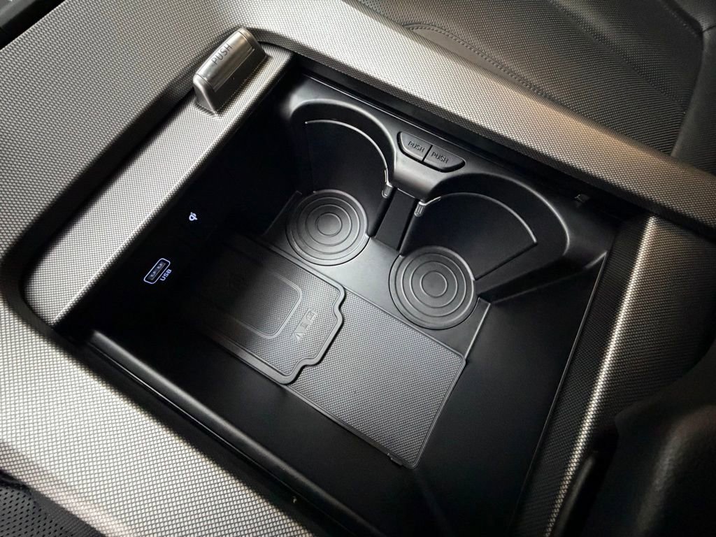 Used 2022 Hyundai Palisade Limited w/ Winter Package image 19