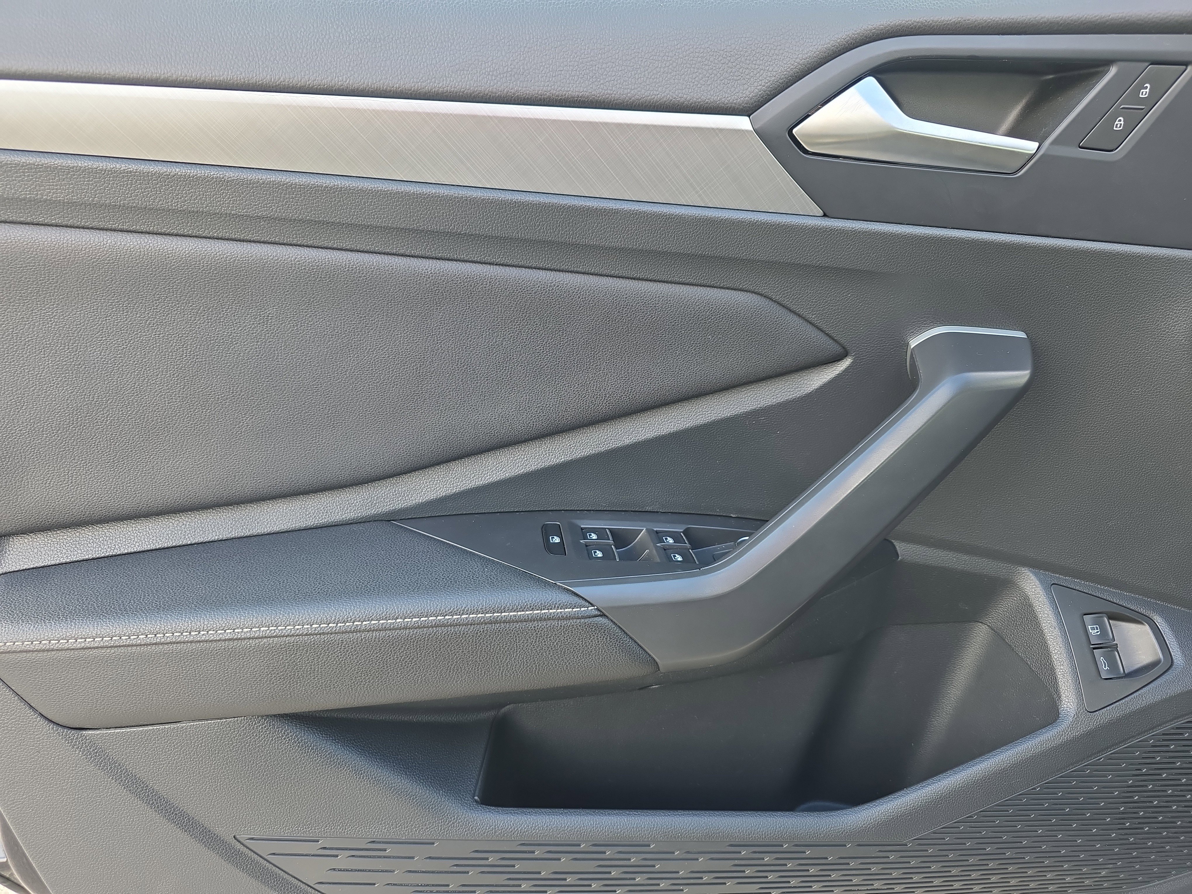 Used 2024 Volkswagen Jetta SE image 21