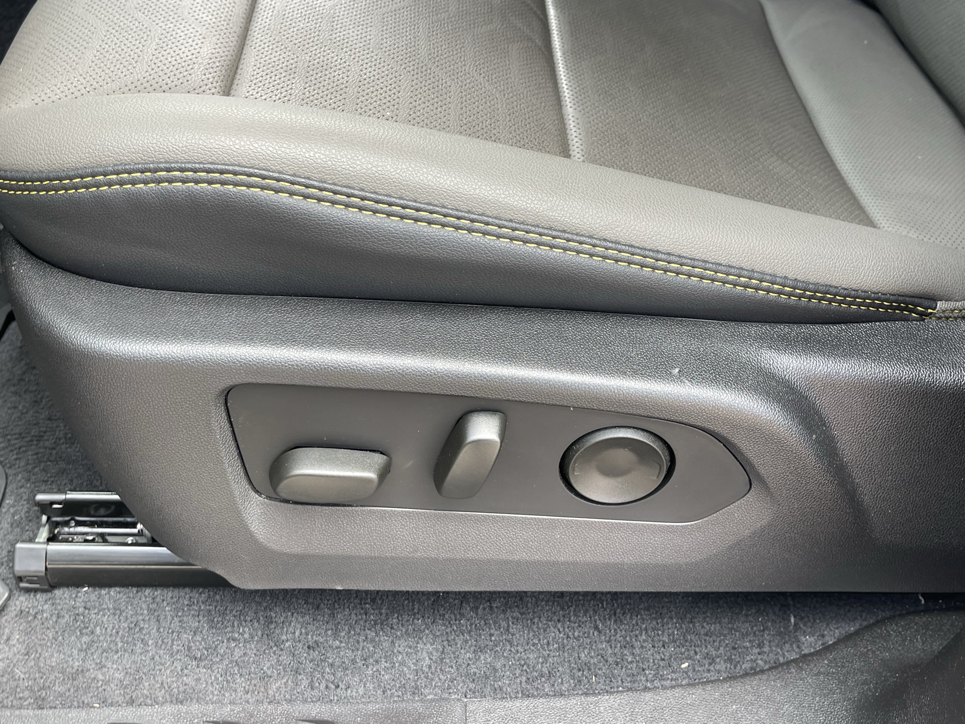 Used 2025 Chevrolet Colorado ZR2 w/ Technology Package AWD/4WD image 26