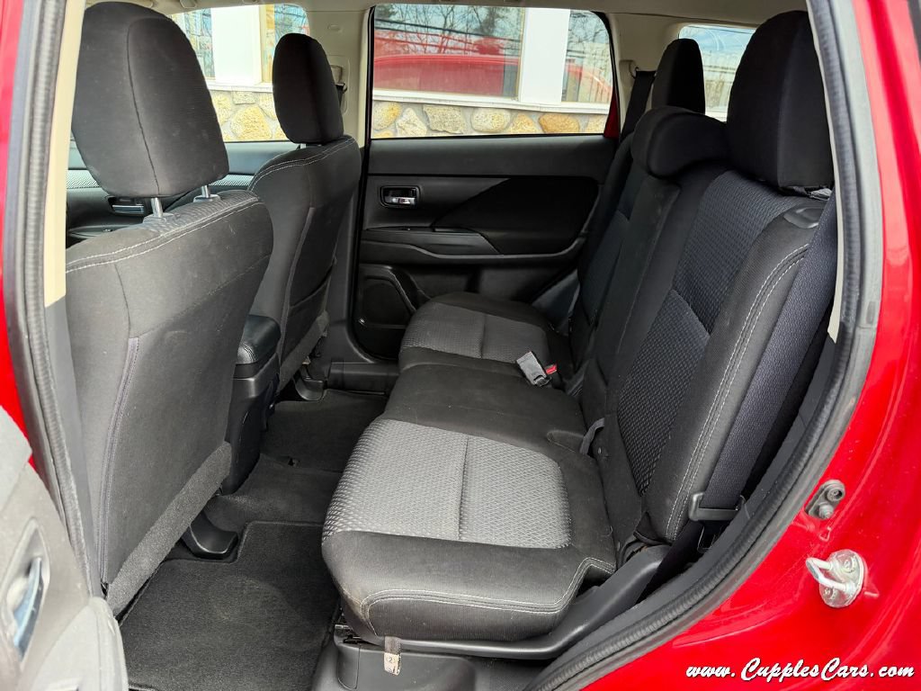 Used 2017 Mitsubishi Outlander ES AWD/4WD image 32