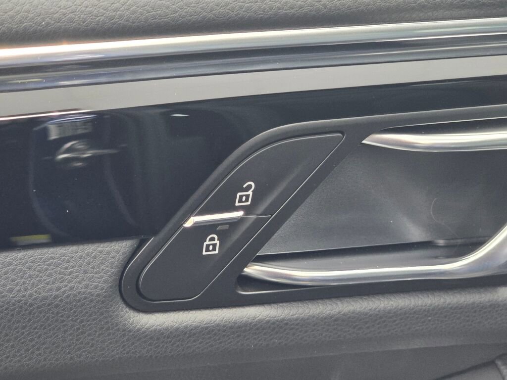 New 2026 Porsche Macan image 30