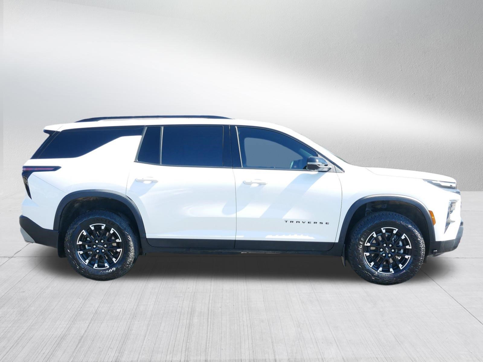 Used 2025 Chevrolet Traverse Z71 w/ Driver Confidence Package image 8