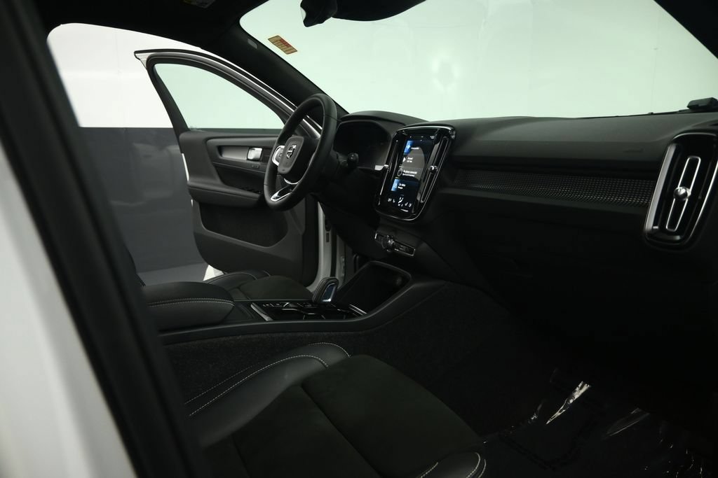 Used 2022 Volvo XC40 T5 R-Design AWD/4WD image 57