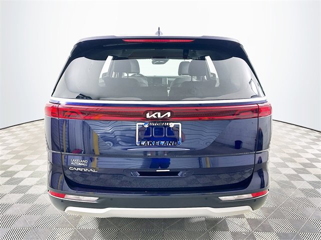 Used 2024 Kia Carnival LX image 4