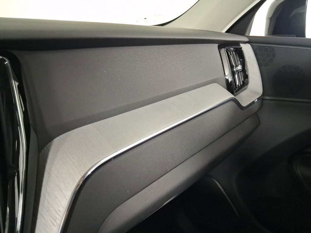 Certified 2025 Volvo XC60 B5 Plus AWD/4WD image 26