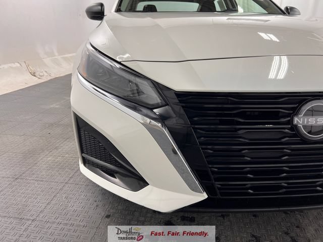Used 2025 Nissan Altima 2.5 SV FWD image 11