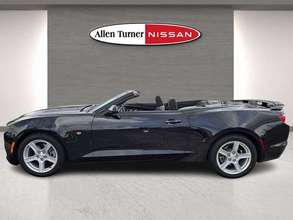 Used 2023 Chevrolet Camaro LT RWD image 10