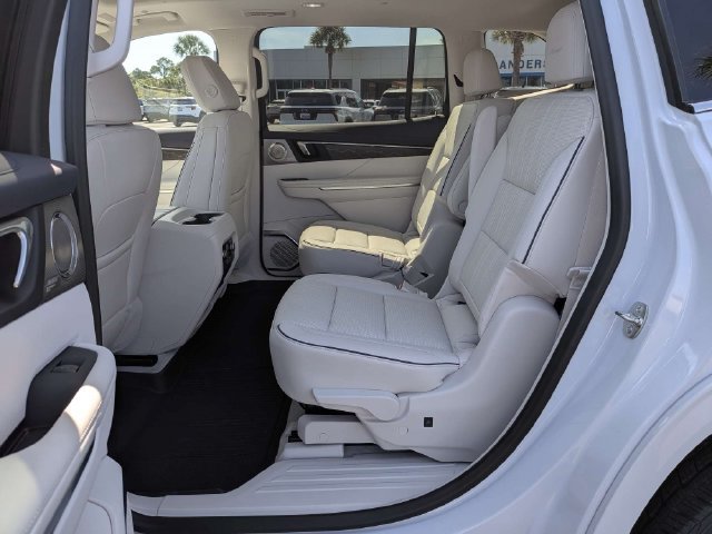 New 2027 Buick Enclave Avenir w/ LPO, Floor Liner Package AWD/4WD image 14