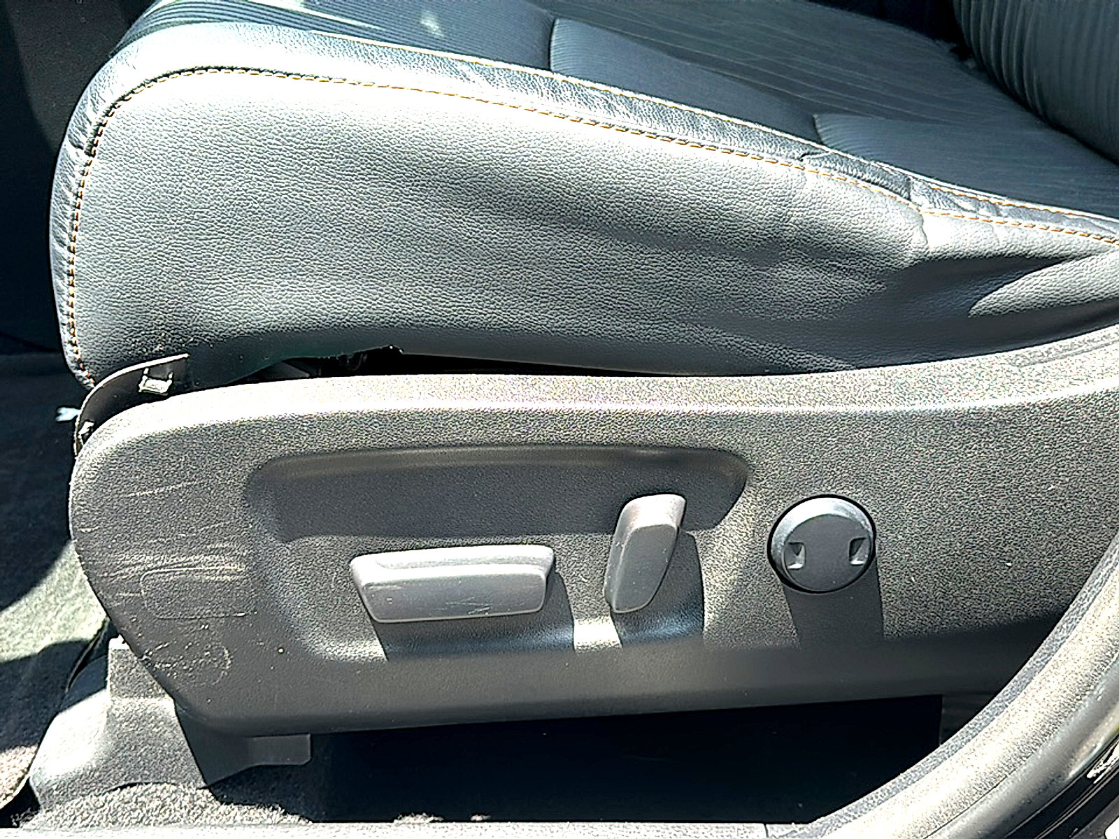 Used 2018 Toyota Highlander Plus FWD image 15