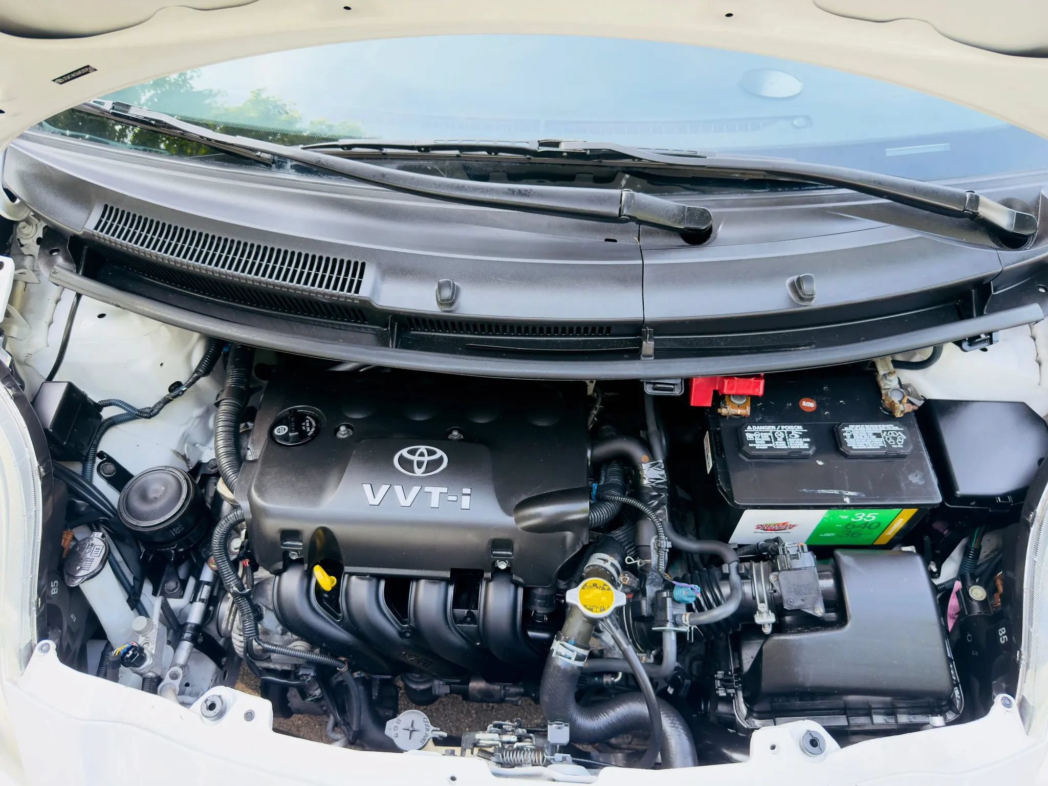 Used 2010 Toyota Yaris 4-Door Hatchback FWD image 17