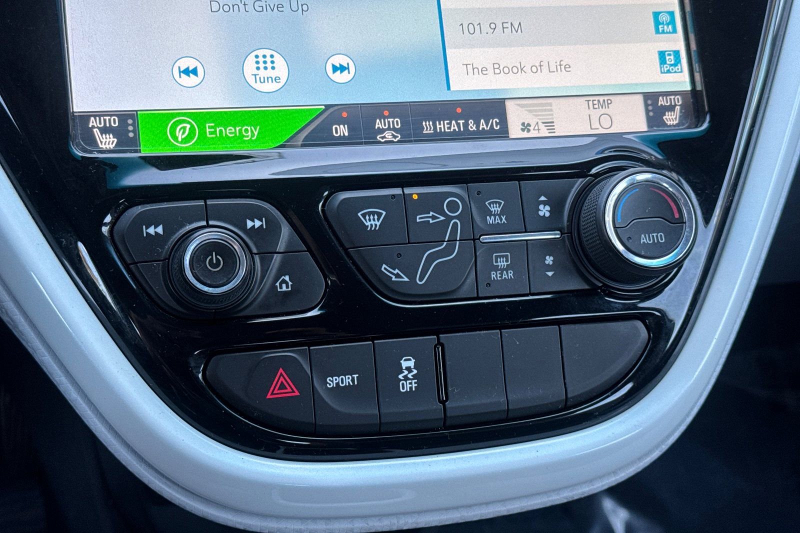Used 2017 Chevrolet Bolt LT FWD image 32