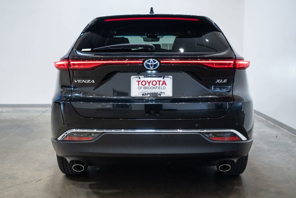 Used 2024 Toyota Venza XLE AWD/4WD image 8