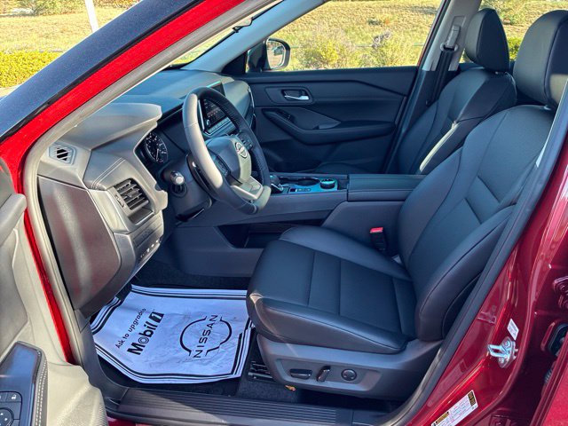 New 2027 Nissan Rogue Dark Armor AWD/4WD image 7