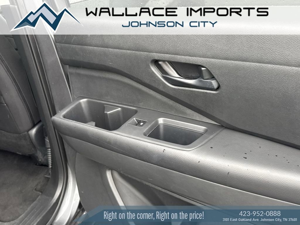 Used 2024 Nissan Pathfinder S image 40