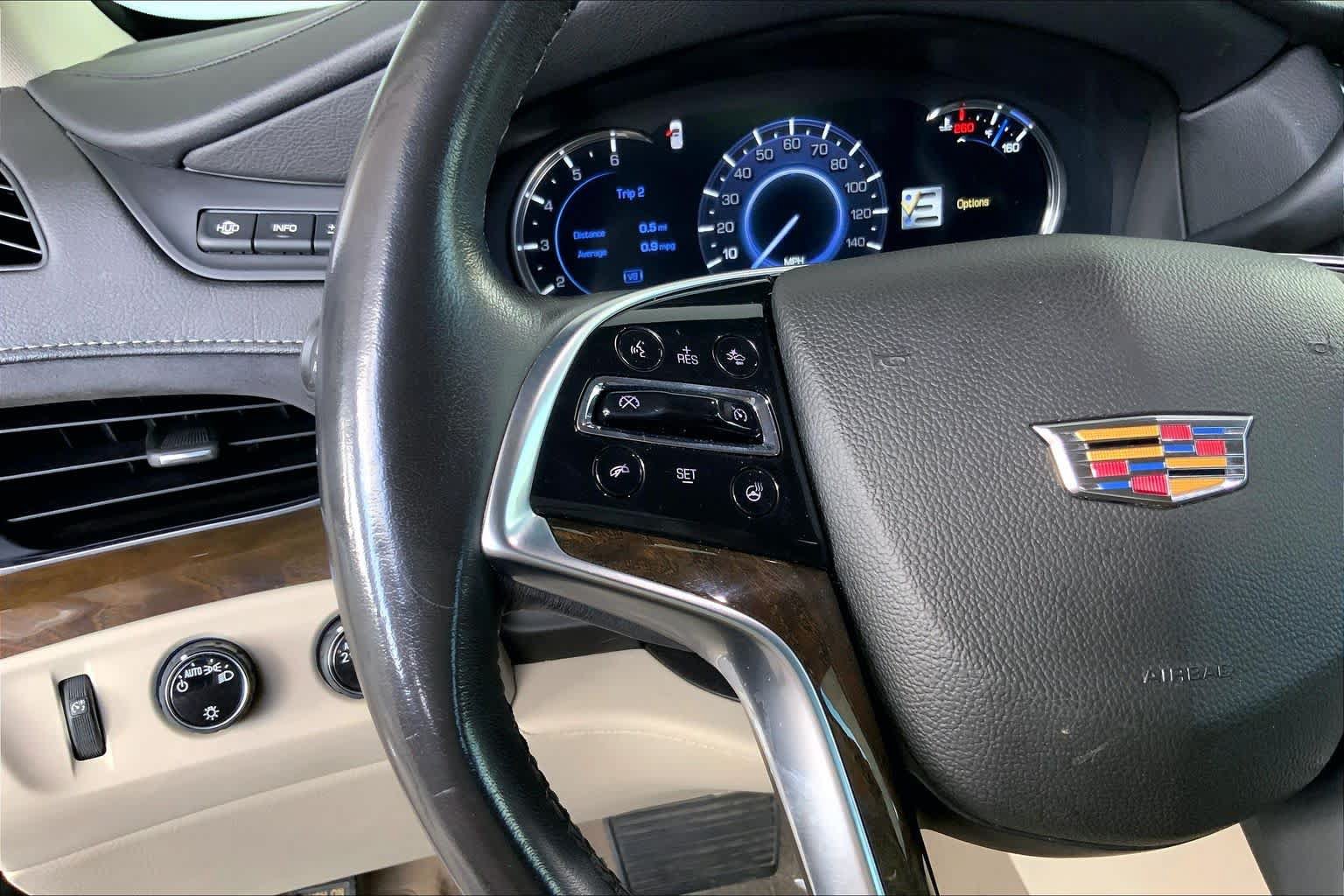 Used 2018 Cadillac Escalade Luxury AWD/4WD image 24