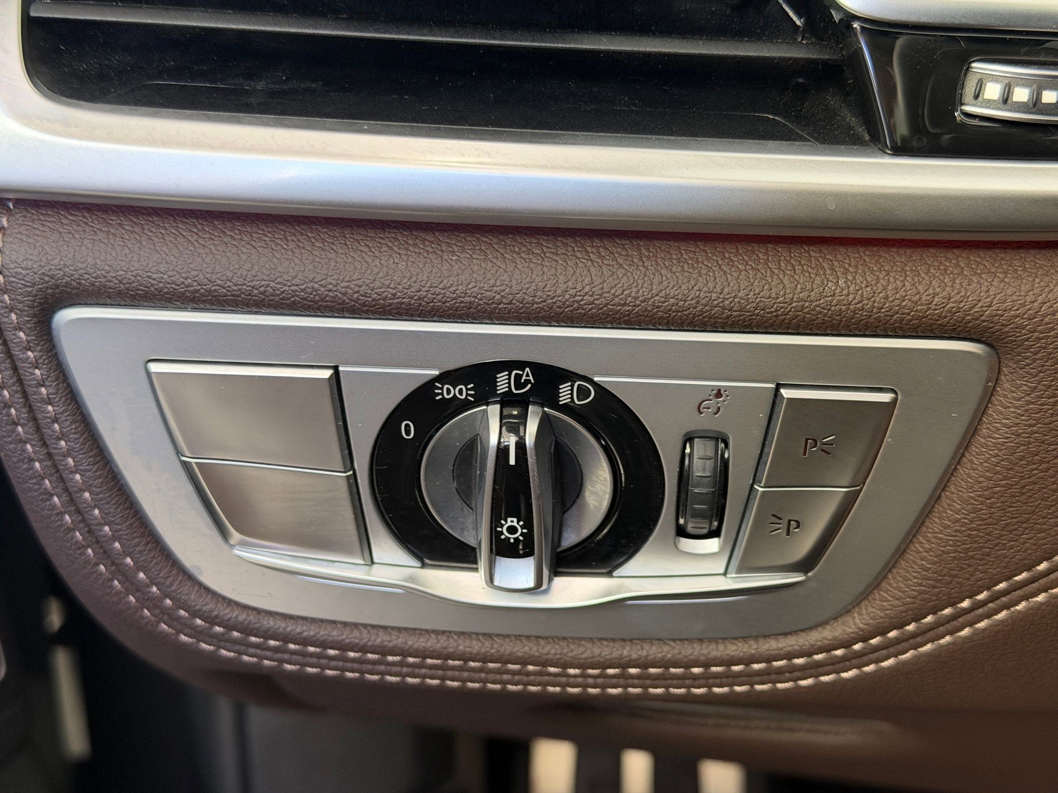 Used 2022 BMW 740i w/ M Sport Package RWD image 19