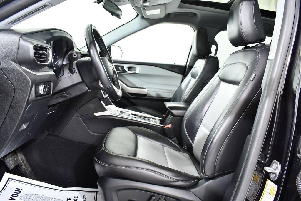 Used 2023 Ford Explorer XLT w/ Equipment Group 202A image 6