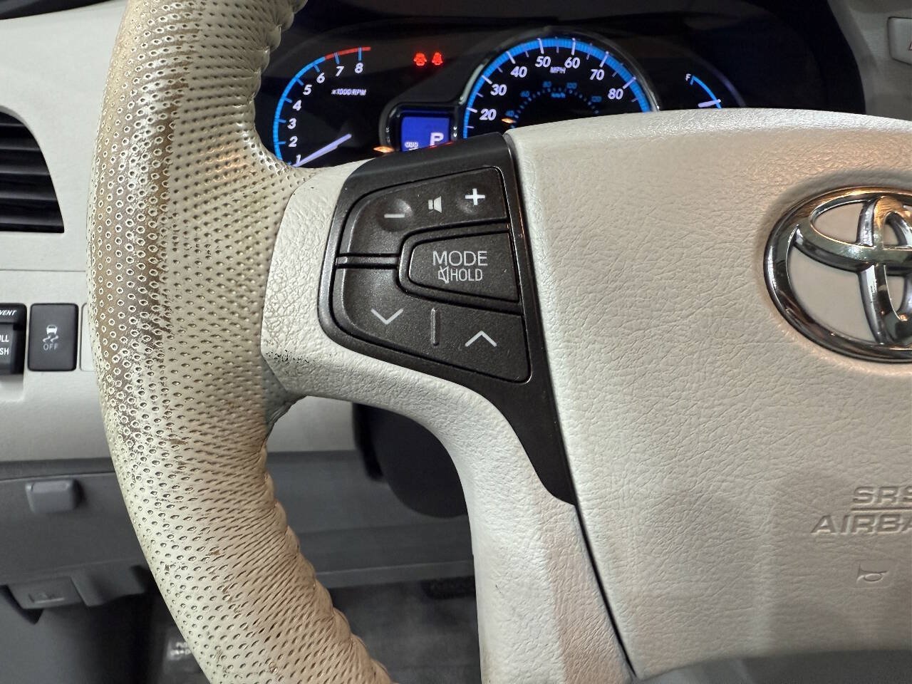 Used 2011 Toyota Sienna XLE FWD image 23