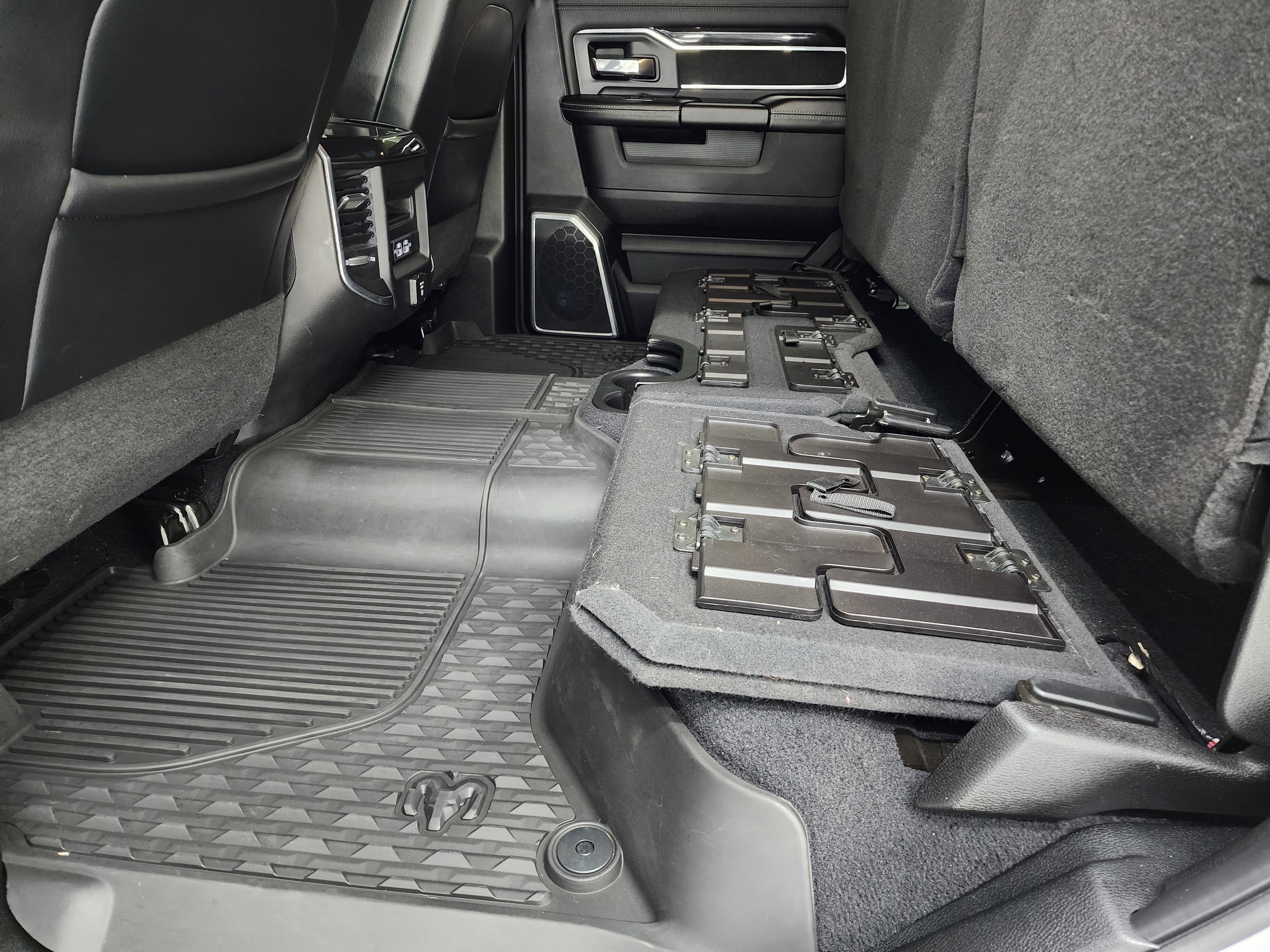 Used 2021 RAM 3500 Laramie w/ Night Edition image 42