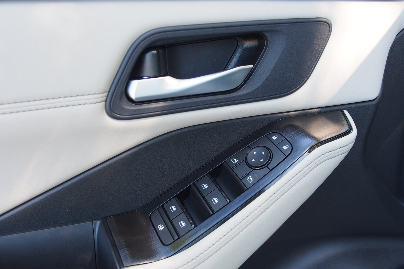 New 2026 Nissan Rogue Dark Armor FWD image 17