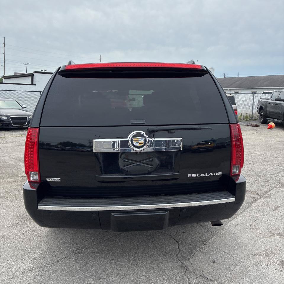 Used 2012 Cadillac Escalade ESV Luxury AWD/4WD image 5