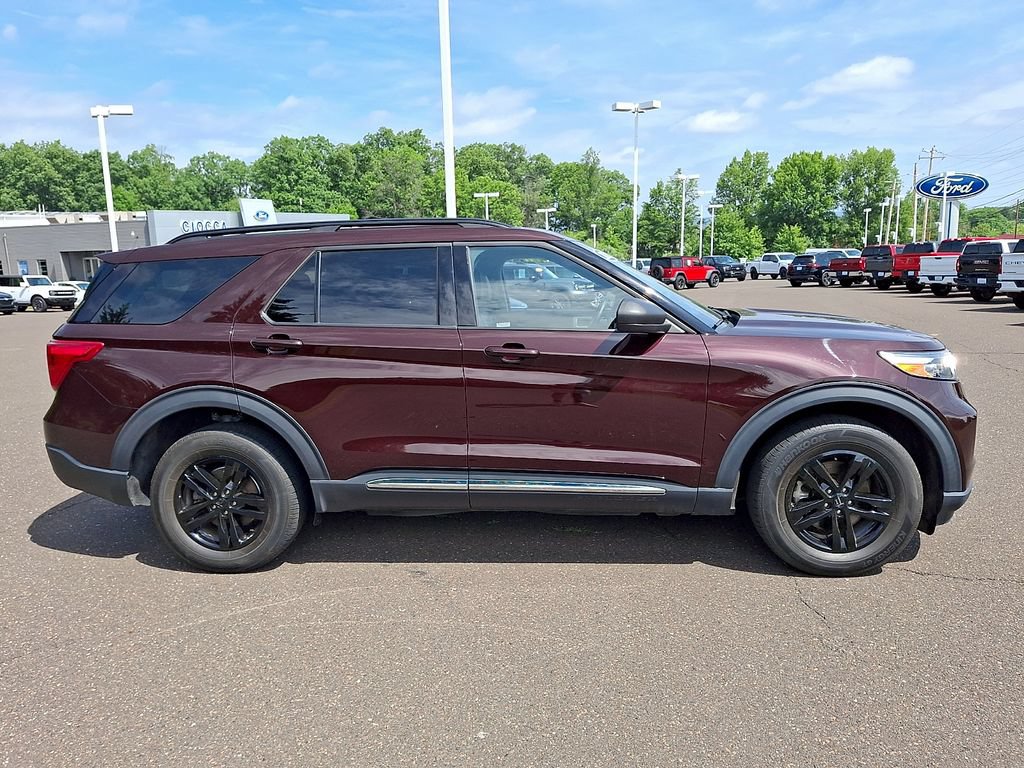 Used 2022 Ford Explorer XLT w/ Equipment Group 202A AWD/4WD image 9