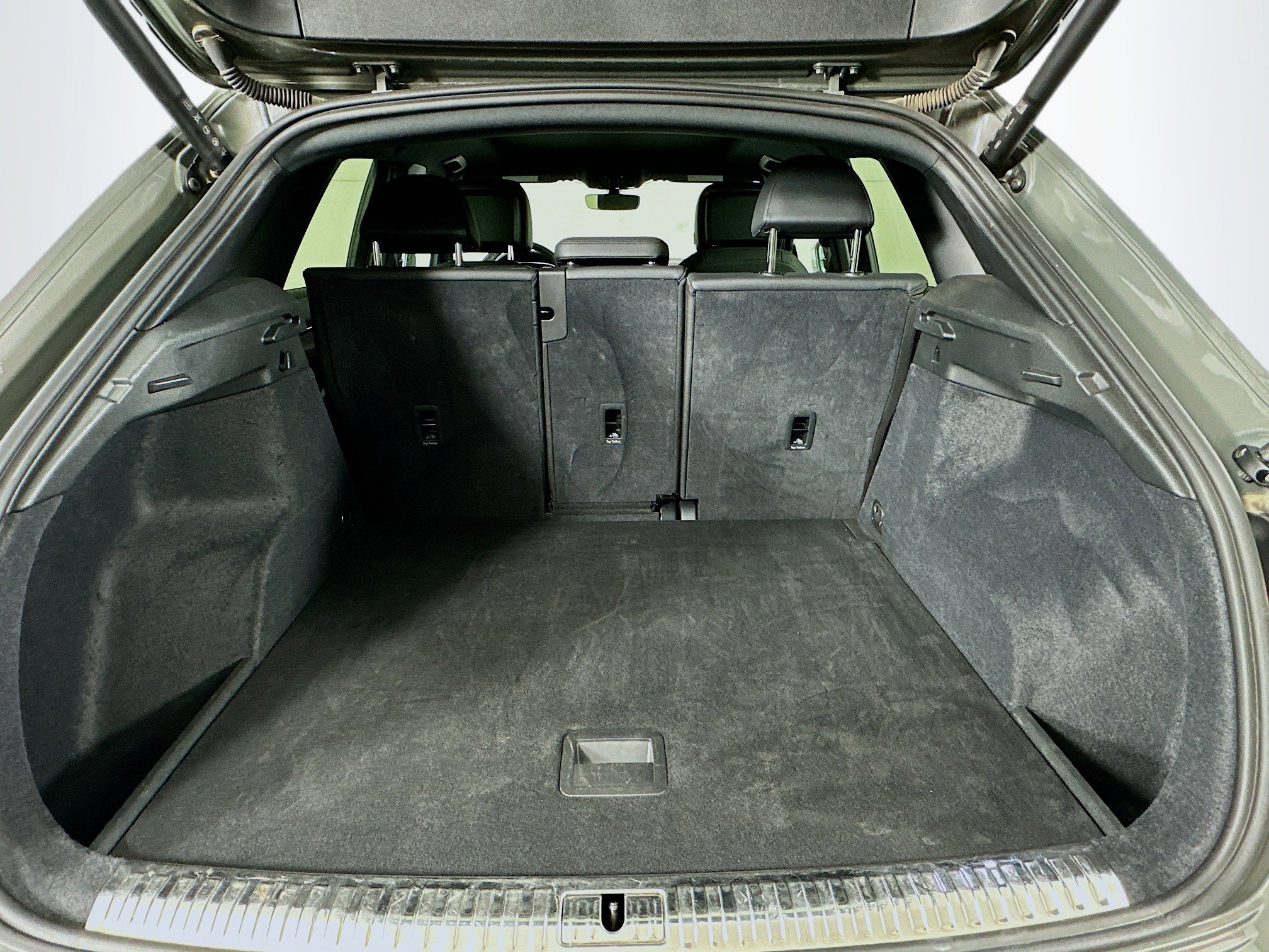 Used 2025 Audi Q3 2.0T Premium image 26