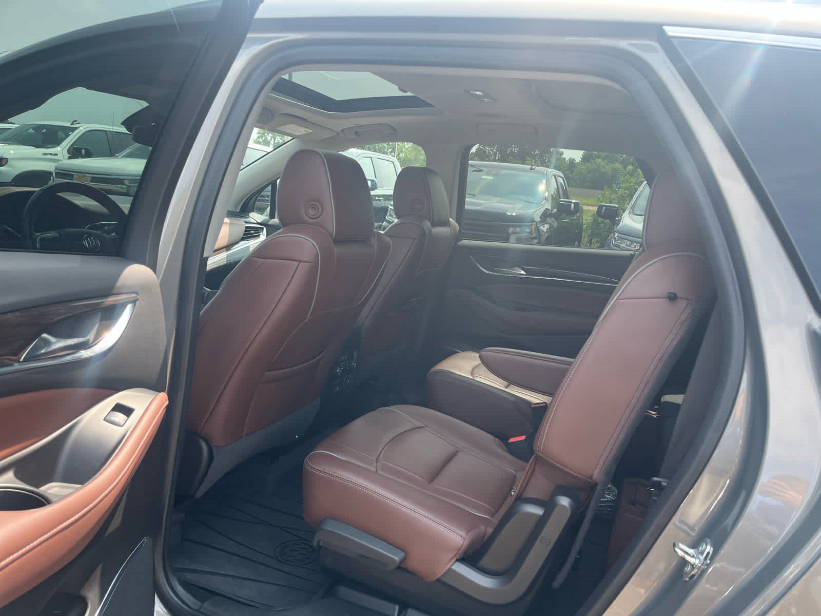 Certified 2019 Buick Enclave Avenir w/ Avenir Technology Package AWD/4WD image 9