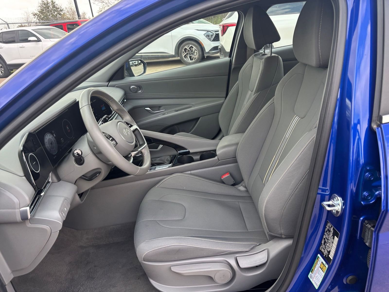 Used 2025 Hyundai Elantra SEL image 27