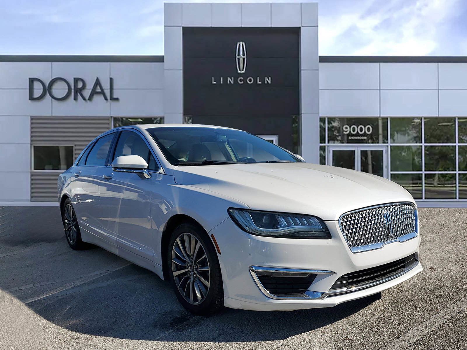 Used 2017 Lincoln MKZ Premiere image 1
