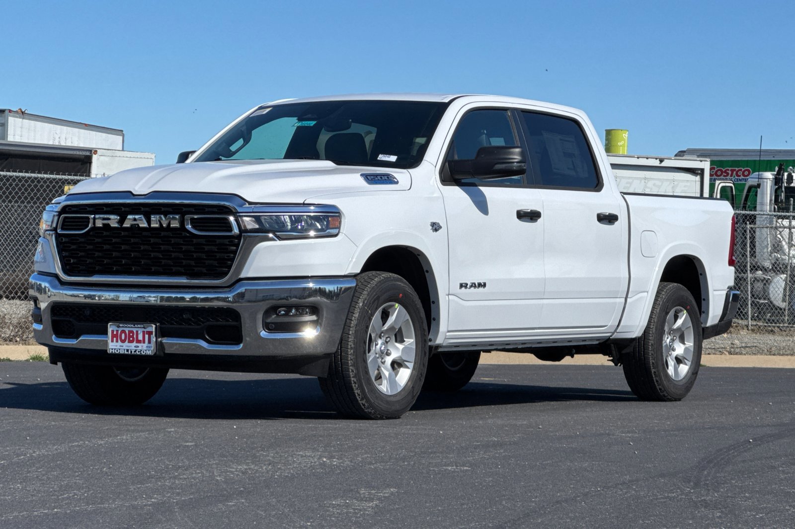 New 2026 RAM 1500 4x4 Crew Cab image 7