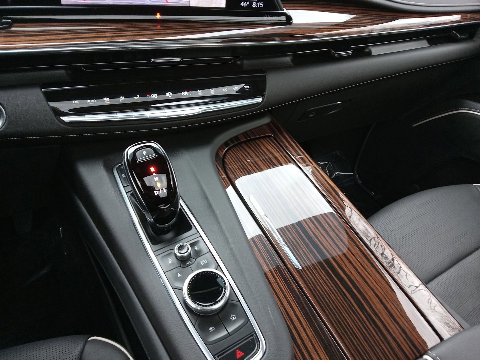 Used 2024 Cadillac Escalade Premium Luxury image 18