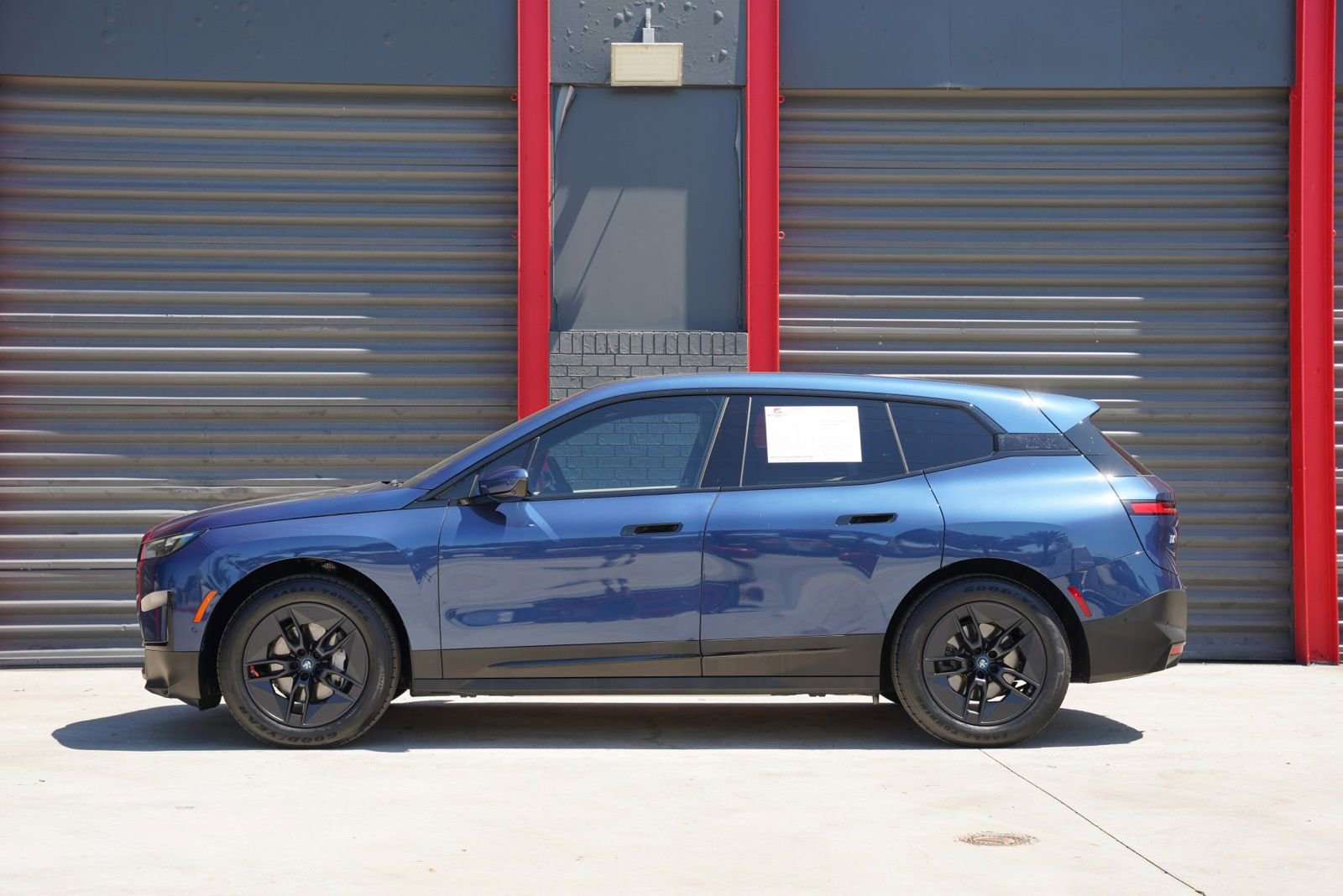 Used 2024 BMW iX xDrive50 w/ Premium Package image 7