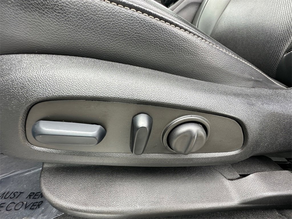 Used 2023 GMC Acadia SLT w/ Preferred Package image 10