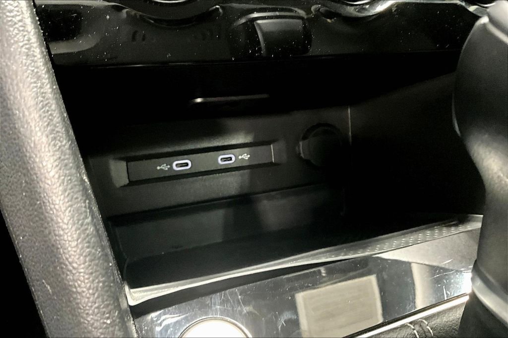 Used 2024 Volkswagen Taos SE image 30