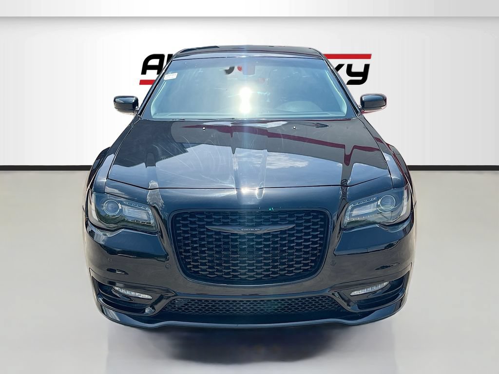 Used 2022 Chrysler 300 Touring L w/ Comfort Group RWD image 2