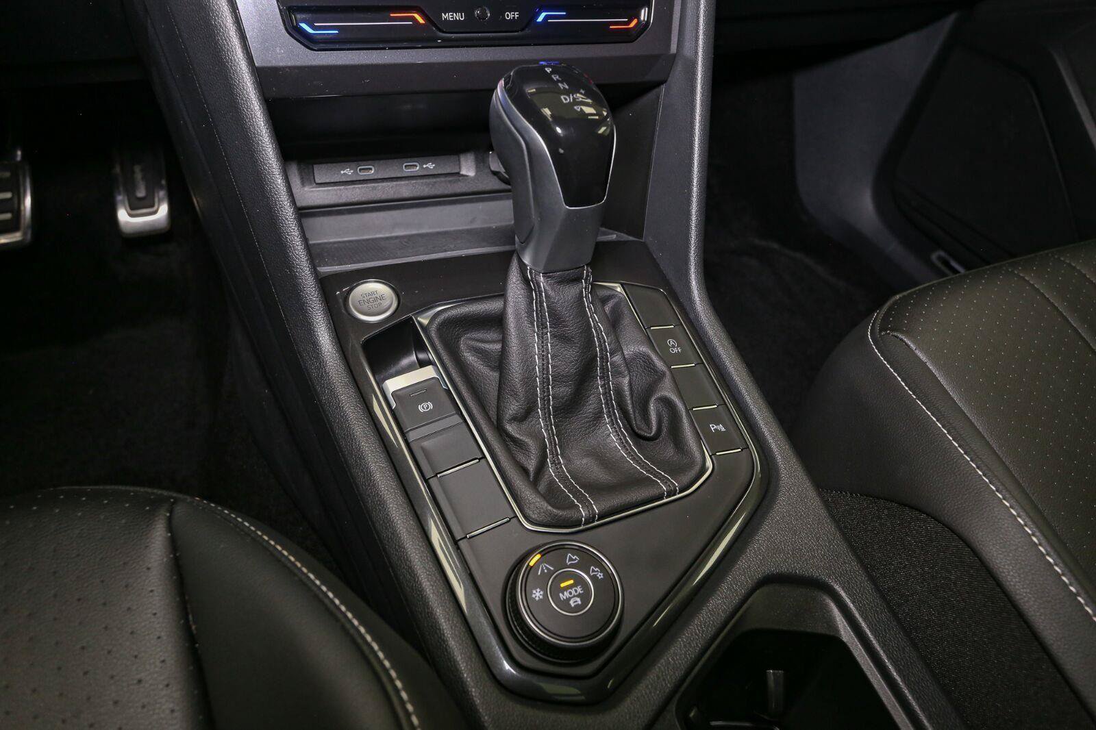 Certified 2023 Volkswagen Tiguan SE R-Line AWD/4WD image 35