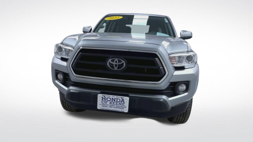 Used 2022 Toyota Tacoma SR5 AWD/4WD image 3