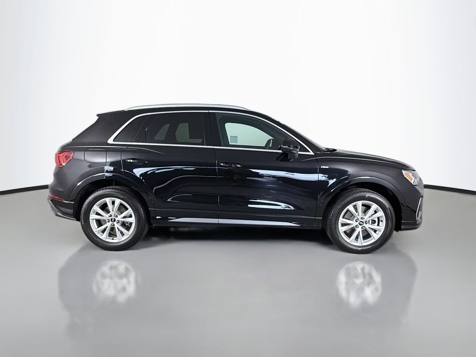 Certified 2025 Audi Q3 2.0T Premium w/ Convenience Package AWD/4WD image 8