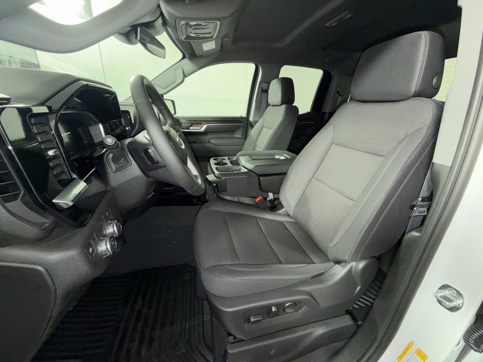 New 2026 GMC Sierra 1500 SLE image 13