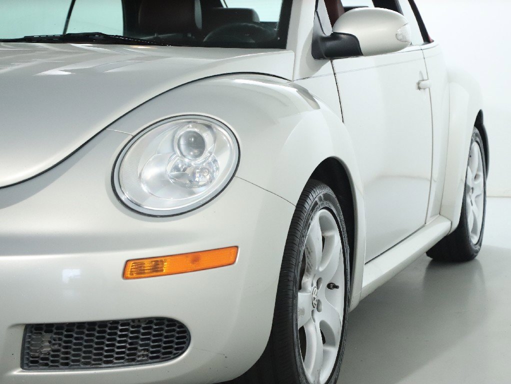 Used 2009 Volkswagen Beetle Blush image 3