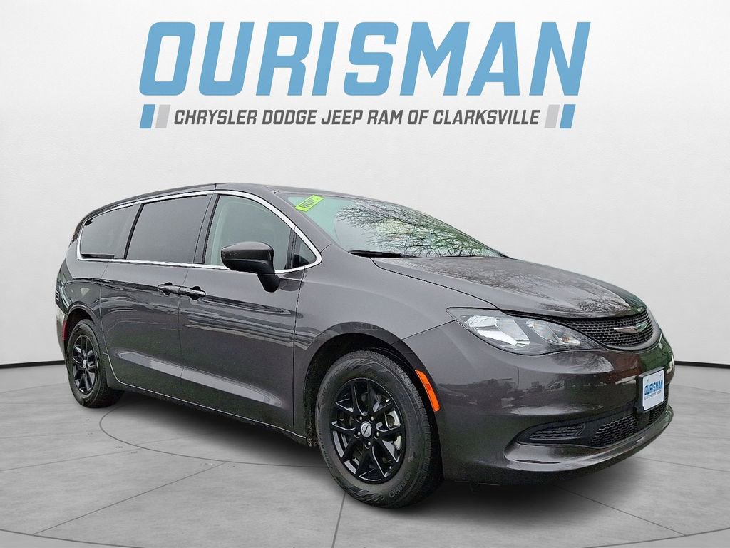 Used 2023 Chrysler Voyager LX image 1