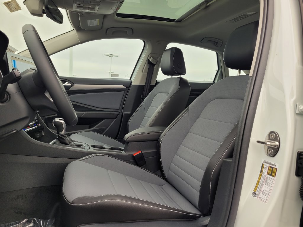 New 2026 Volkswagen Jetta SE FWD image 11