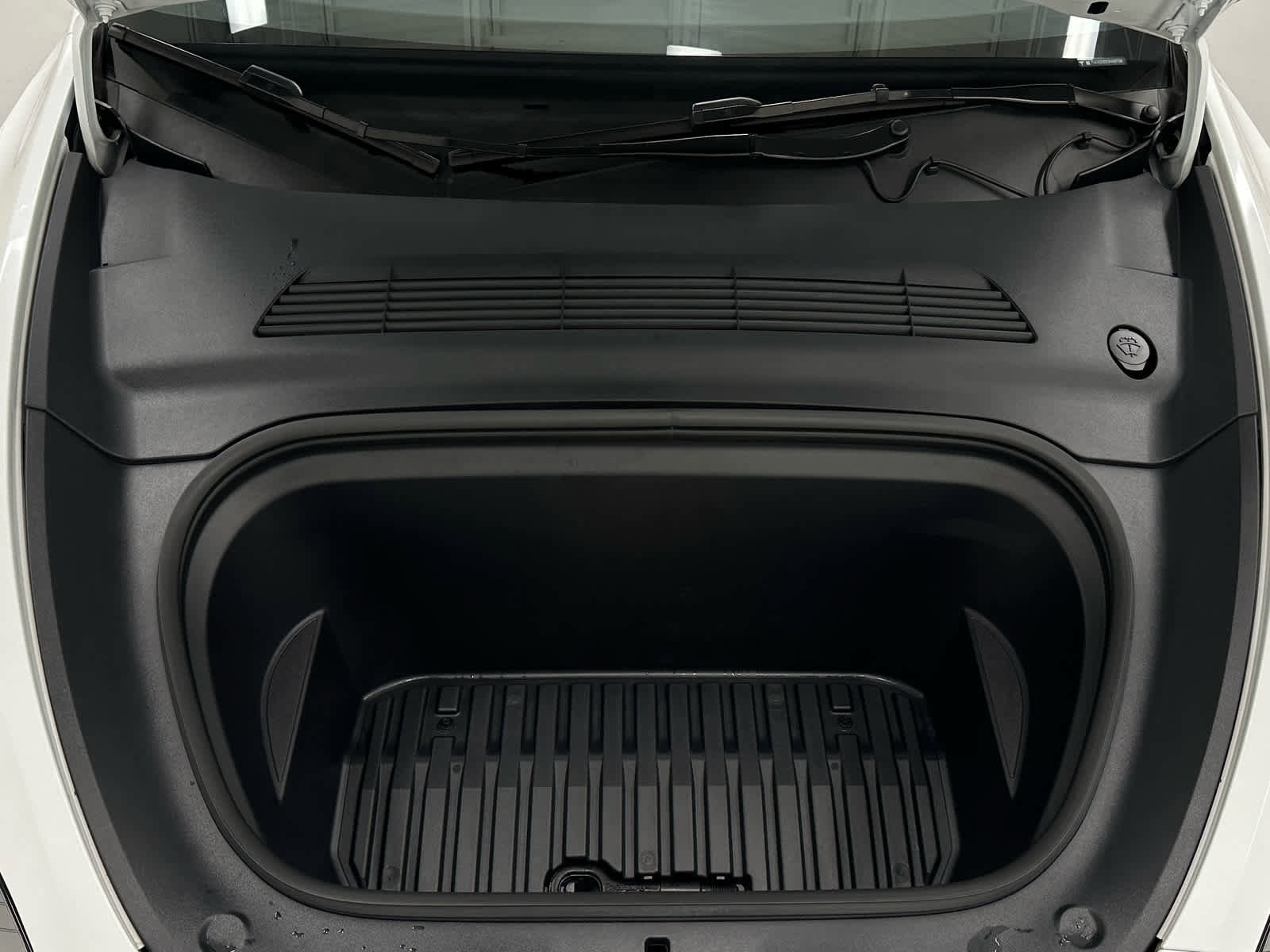 Used 2023 Tesla Model Y Long Range image 39