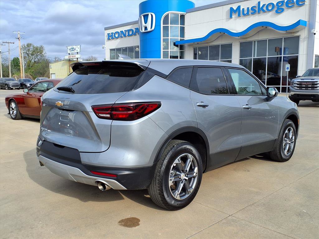 Used 2025 Chevrolet Blazer LT AWD/4WD image 2