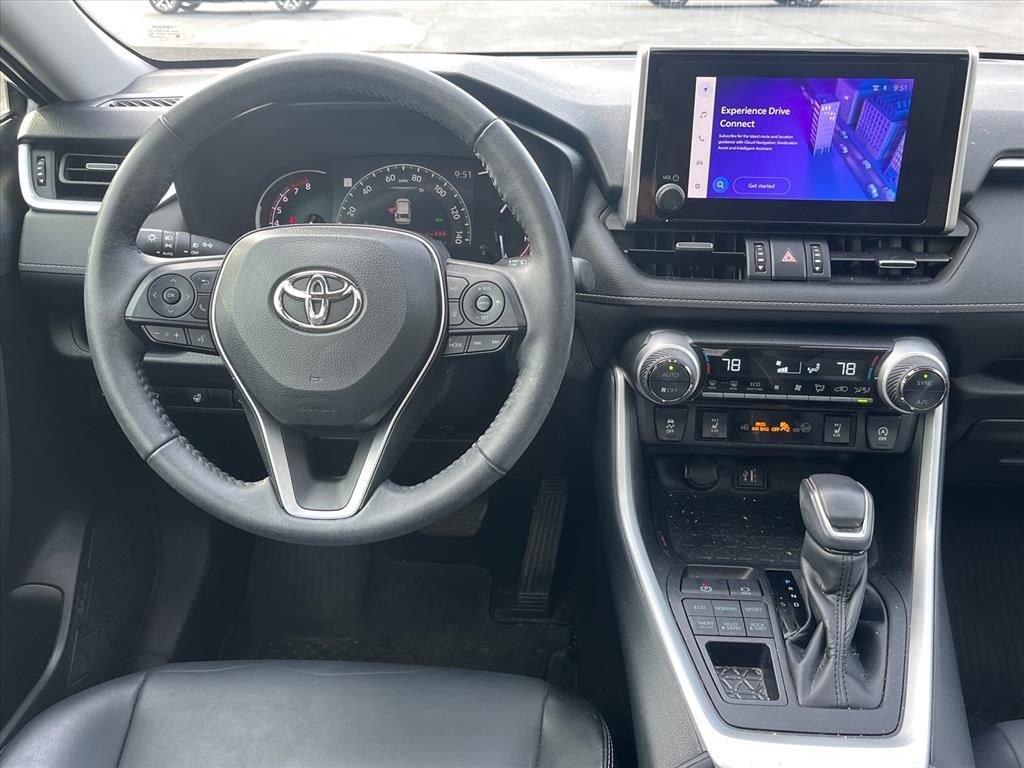 Used 2023 Toyota RAV4 XLE Premium image 4