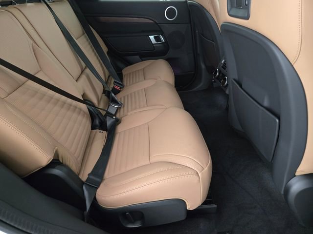 New 2025 Land Rover Discovery Dynamic SE image 17