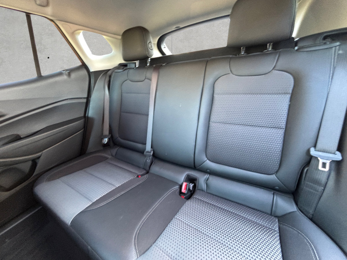 Used 2025 Chevrolet Trax LT image 27