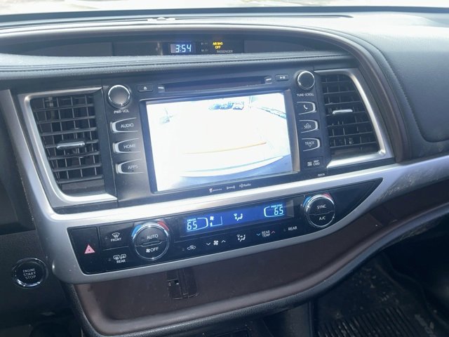 Used 2017 Toyota Highlander XLE image 16