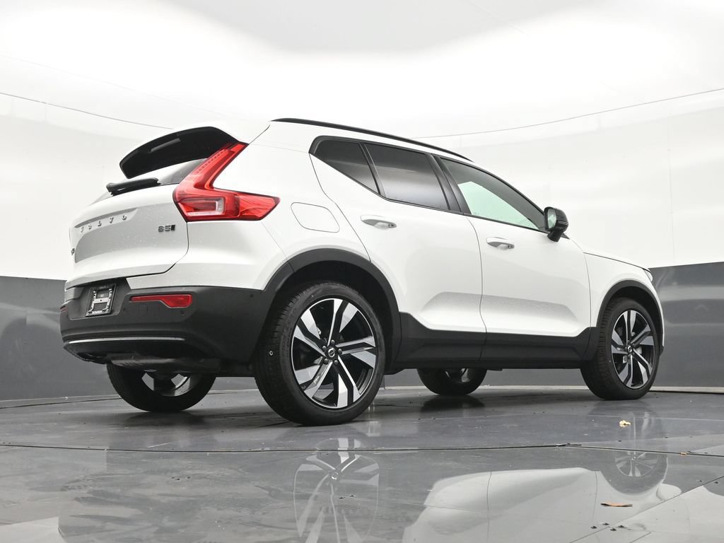 New 2026 Volvo XC40 B5 Plus w/ Climate Package AWD/4WD image 25